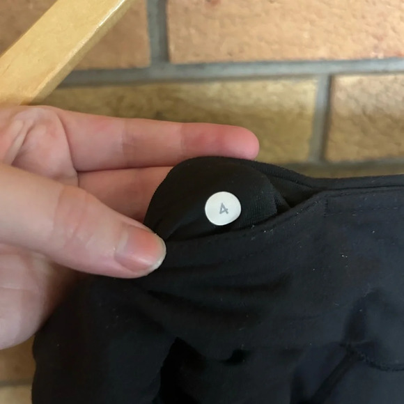 Lululemon Solid Black Straight Leggings Tights Cropped Women’s Size 4 - Picture 5 of 6